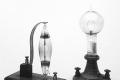 Кто придумал и какова история изобретения лампы накаливания Лампа с матовым покрытием кто запатентовал